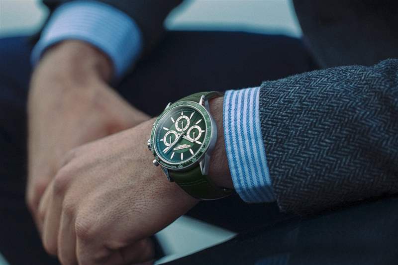 Raymond Weil佩戴Freelancer7741綠色計時腕表-復(fù)刻表