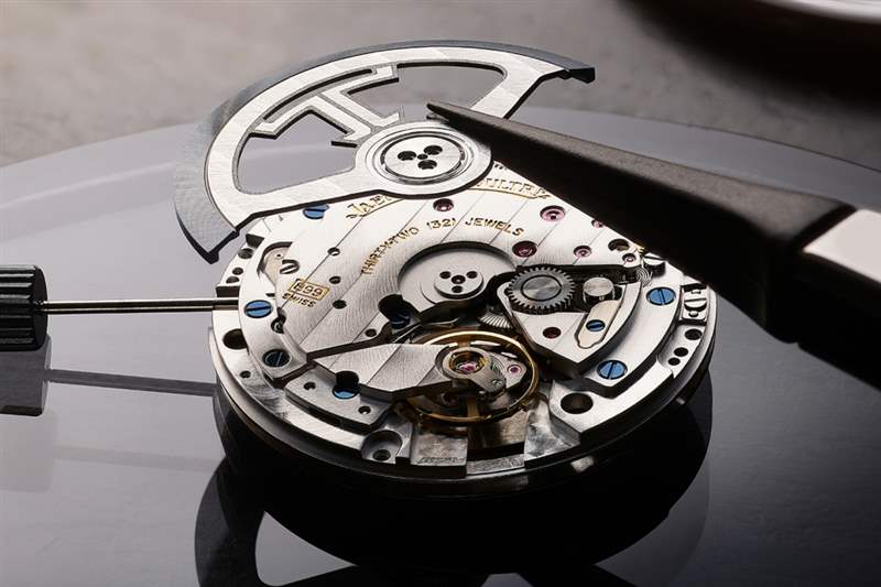 積家2022最新Polaris Date運(yùn)動(dòng)系橄欖綠面極吸引?-復(fù)刻表