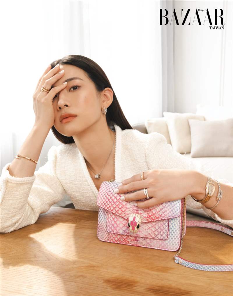 趙岱新化身Serpenti女神展演百變時(shí)尚風(fēng)格 最美主播轉(zhuǎn)戰(zhàn)演藝圈,趙岱新化身寶格麗Serpenti女神展演百變時(shí)尚風(fēng)格-復(fù)刻表