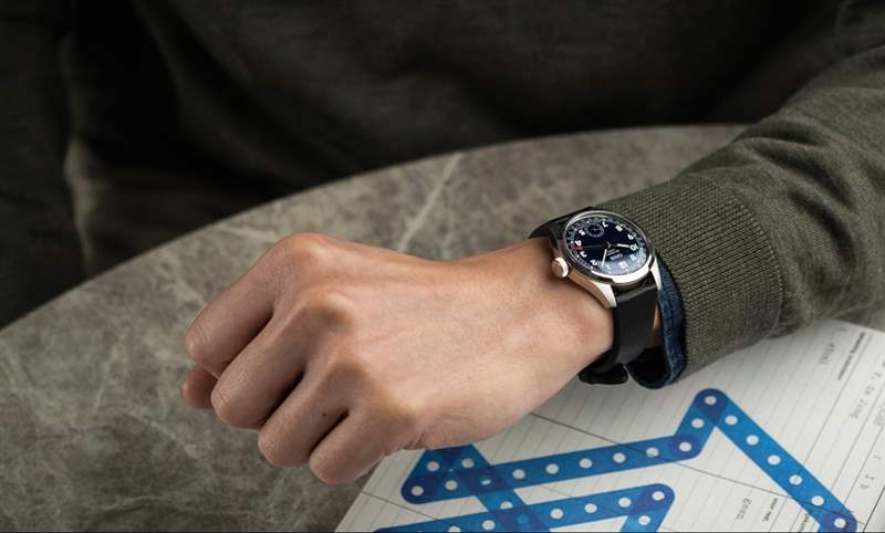 這款實用經典,藏著讓人會心一笑的趣味|Oris Big Crown Calibre 403指針式日歷表-復刻表