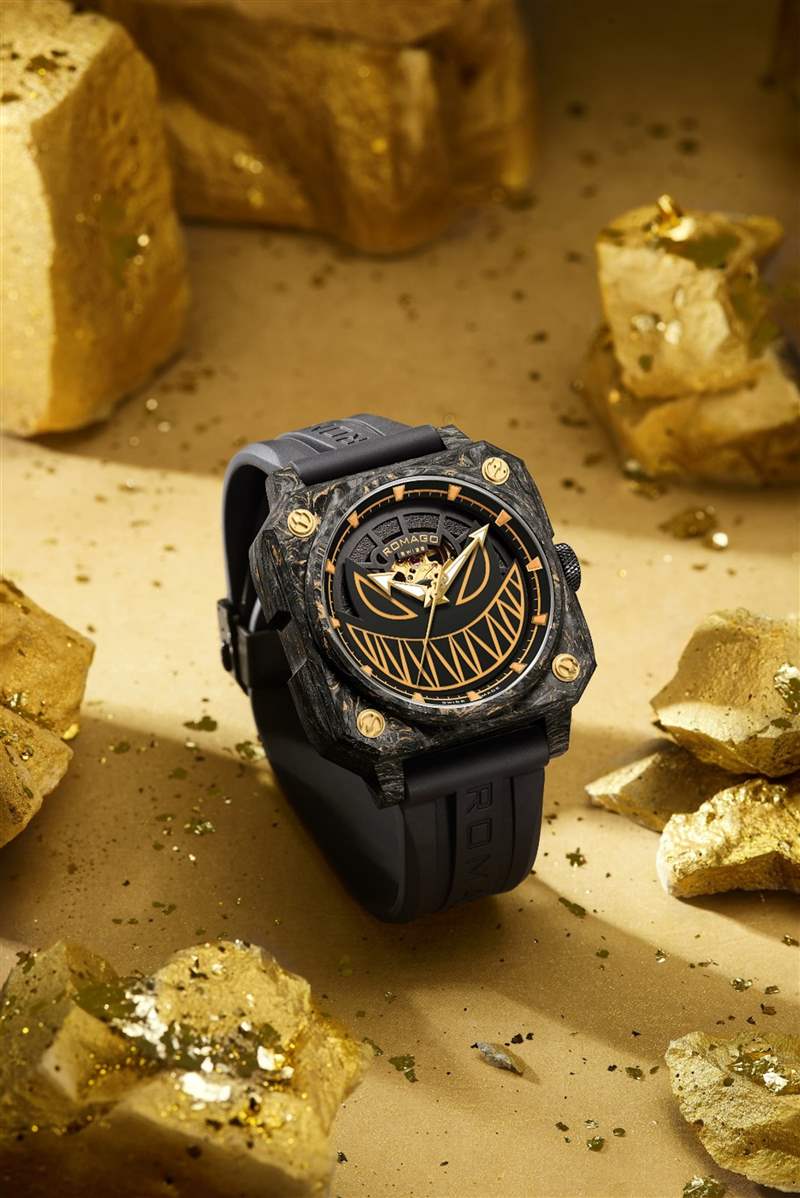 馭光者系列18K黃金夜光涂層自動腕表RM111-GD(圖片來源:ROMAGO) 獨(dú)立制表師ROMAGO黃金配夜光碳纖玩味新作漆黑中螢火蟲沖擊視覺-復(fù)刻表