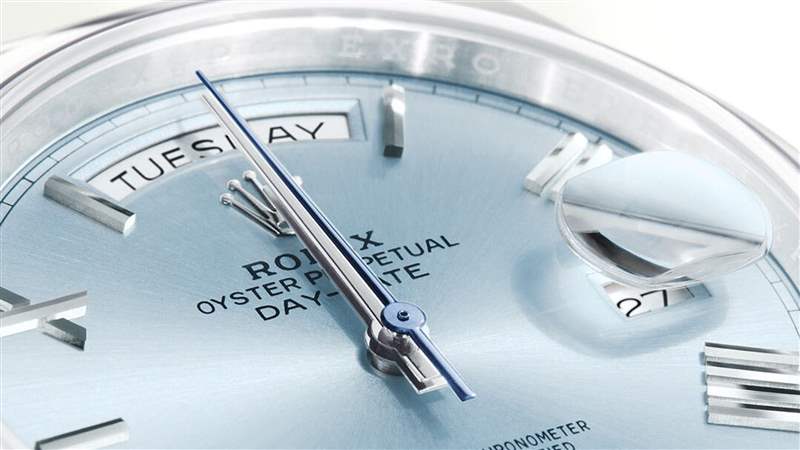 勞力士手表的指針堅(jiān)持使用貴金屬制作，不論表殼是不銹鋼或是鉑金，它們面盤(pán)上的指針一律都是白金材質(zhì)。 （rolex官網(wǎng)）