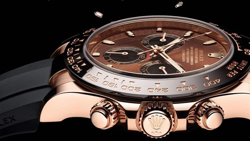若手表為永恒玫瑰金材質(zhì)，那么指針和時(shí)標(biāo)也會(huì)采用永恒玫瑰金也達(dá)到視覺(jué)上的和諧統(tǒng)一感。 （rolex官網(wǎng)）