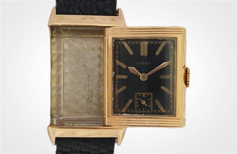 這黃金表殼的可翻轉手表，看外觀貌似是積家的Reverso，但拍賣行無法證明它是積家生產的表。 （alexautographs）