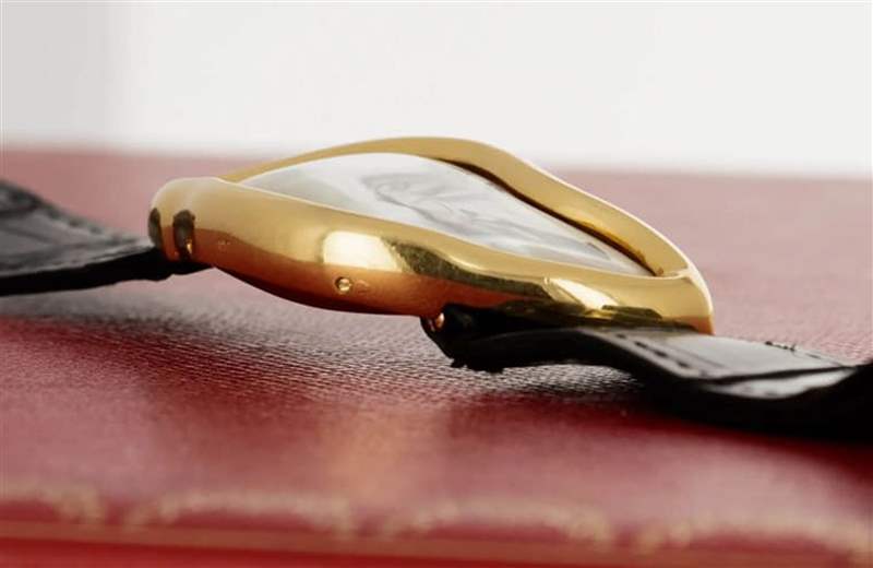 Crash靈感來自車禍撞壞的手表，因此整體的造型相當獨特大膽。 （Source：Loupe This）