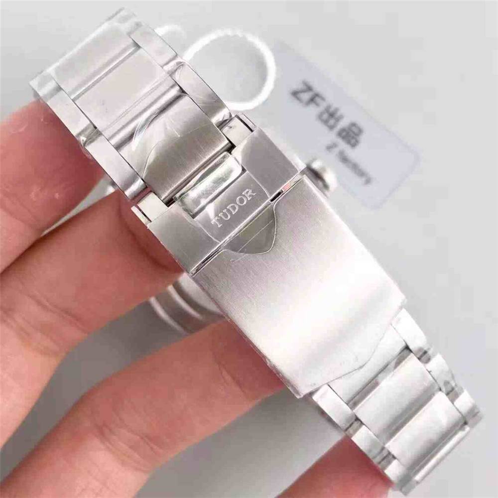 ZF帝舵碧灣系列小紅盾會一眼假嗎