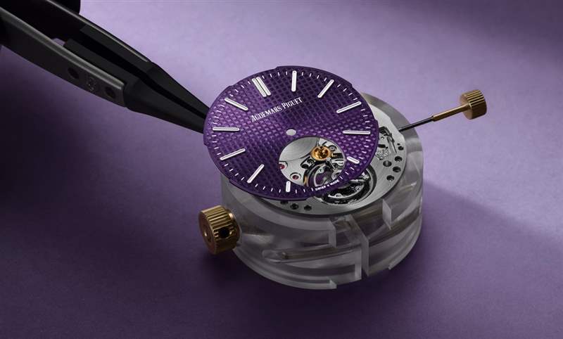 愛(ài)彼RD#3又更小了!37mm款以墨紫面盤初亮相-復(fù)刻表