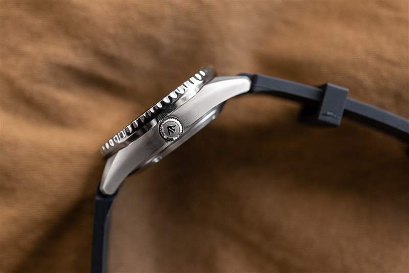 動手實踐公民的最新鈦潛水手表是沒有重量的新復(fù)古-復(fù)刻表