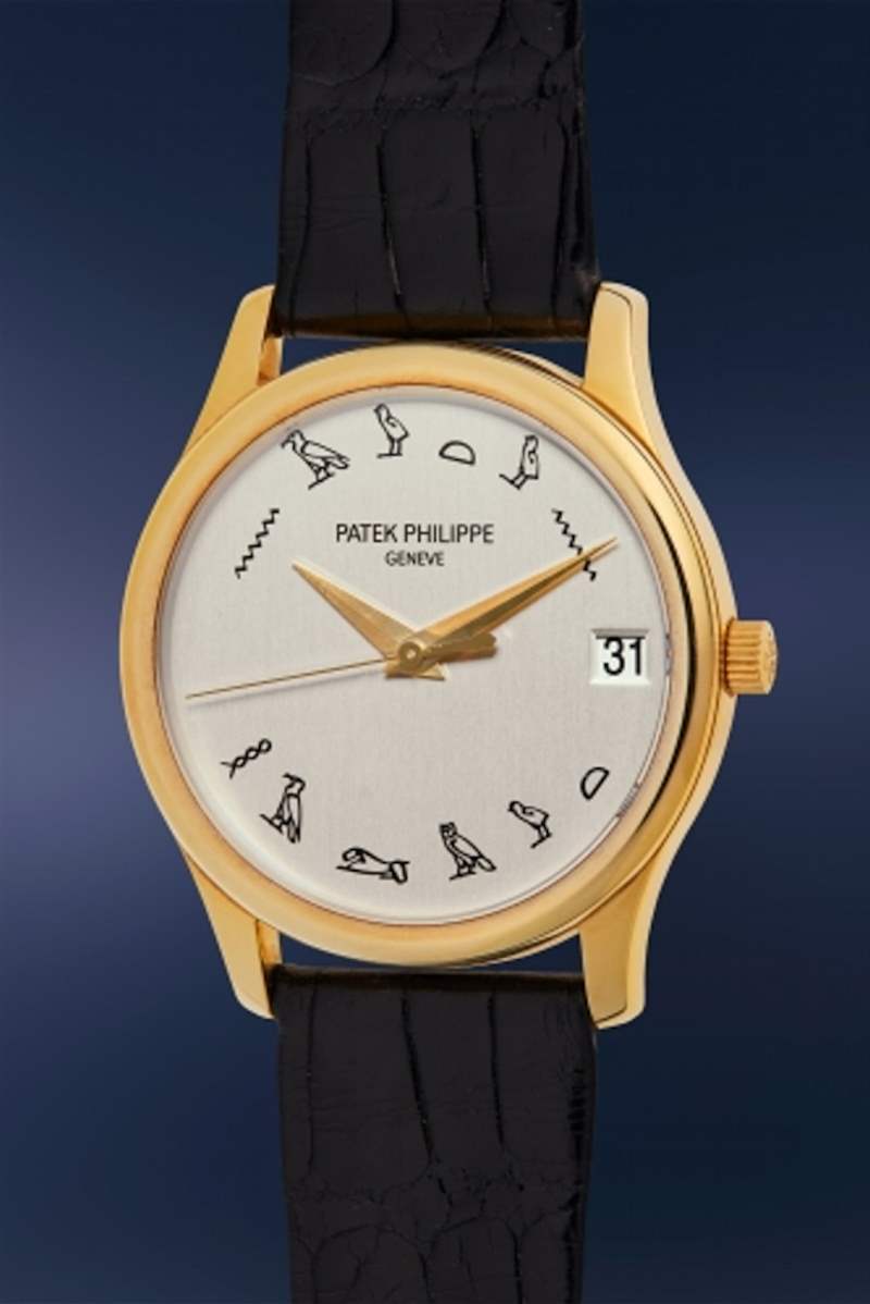 面盤的象形文字時標隱含Helmut Newton之名，背后有段特殊淵源。 （Source：Phillips）