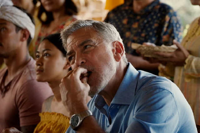 看電影喬治克魯尼試圖阻止他女兒的婚禮穿著歐米茄海馬Aqua Terra在“天堂門票”中-復刻表