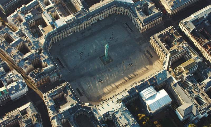 華麗變奏，盡顯1990年代豐繁美學(xué)|CHANEL Première限定腕表系列