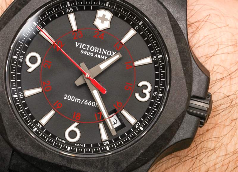 維氏瑞士軍INOX碳Naimakka傘繩表帶手表評論-復刻表