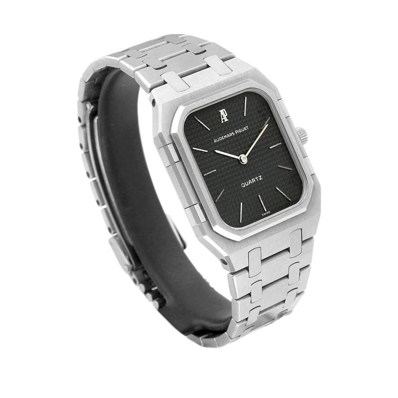 從Royal Oak 6005的例子中突顯市場對(duì)於經(jīng)典設(shè)計(jì)和機(jī)械機(jī)芯的接受度還是高很多,因此6005後來也就沒沒走入歷史洪流中。(Source:sothebys) AP皇家橡樹手表竟有不同形狀長方形表殼太奇特生產(chǎn)10年遭叫停-復(fù)刻表