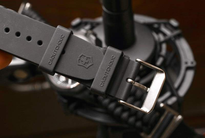 維氏瑞士軍INOX碳Naimakka傘繩表帶手表評論-復刻表