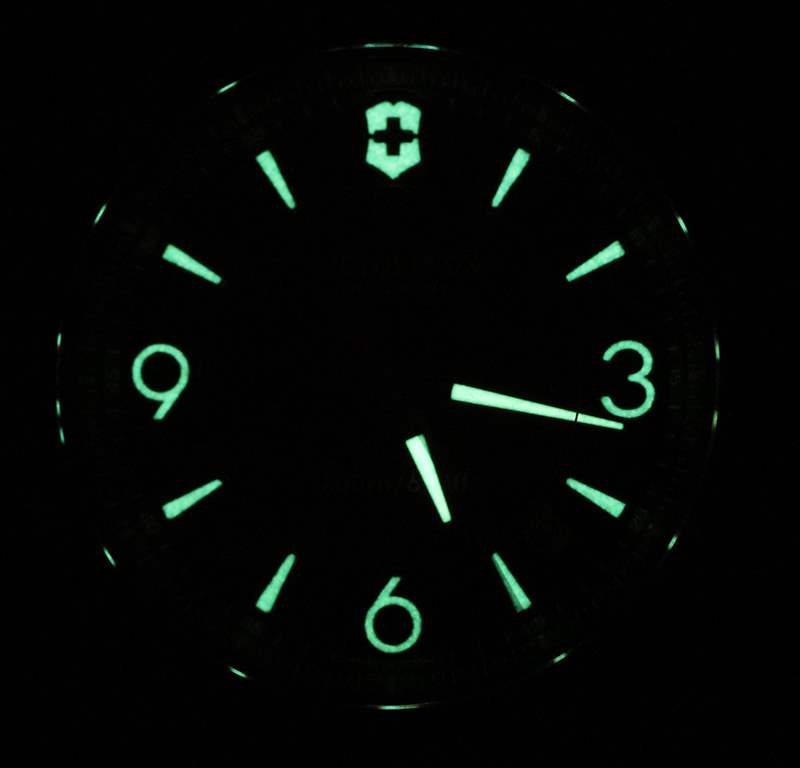 維氏瑞士軍INOX碳Naimakka傘繩表帶手表評論-復刻表