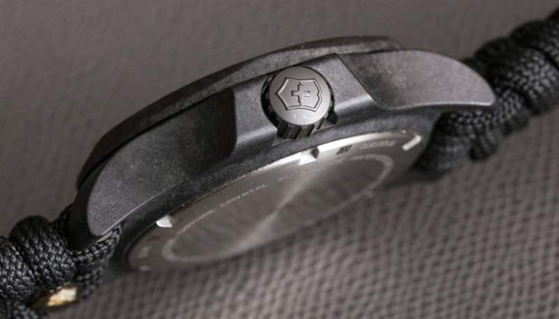 維氏瑞士軍INOX碳Naimakka傘繩表帶手表評論-復刻表