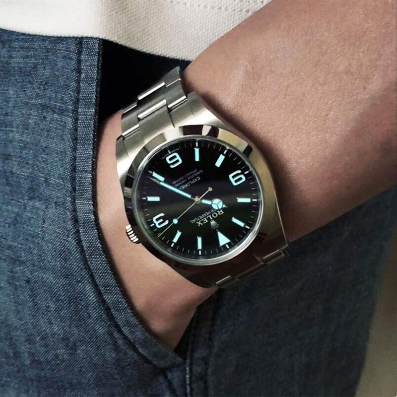 現(xiàn)役的Explorer再經(jīng)過微調(diào)，指針略為變大，改善閱時度及整體比例，經(jīng)典「369」數(shù)字