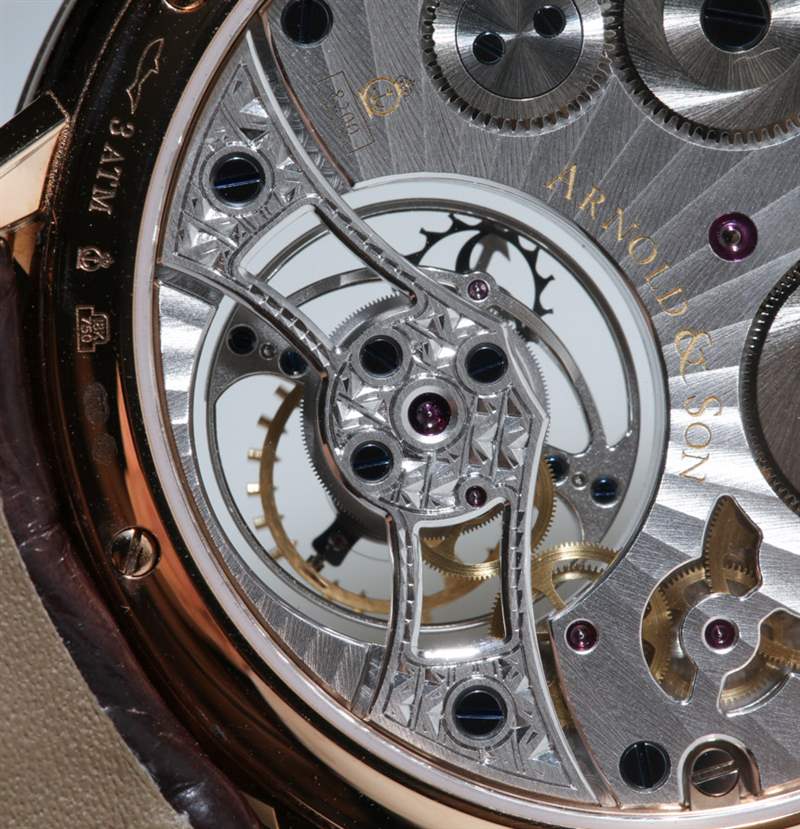 Arnold & Son UTTE“超薄陀飛輪”手表評論-復(fù)刻表