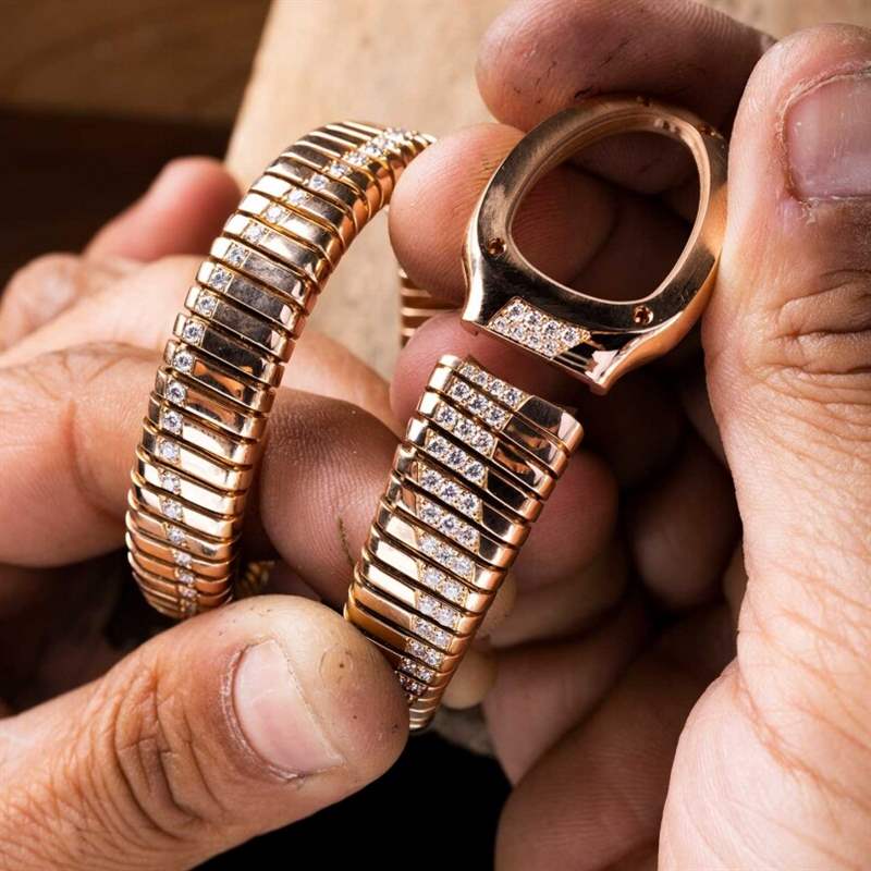 BVLGARI Serpenti Tubogas Infinity 寶格麗Serpenti Tubogas Infinity呈現出活靈活現的靈蛇曲線-復刻表