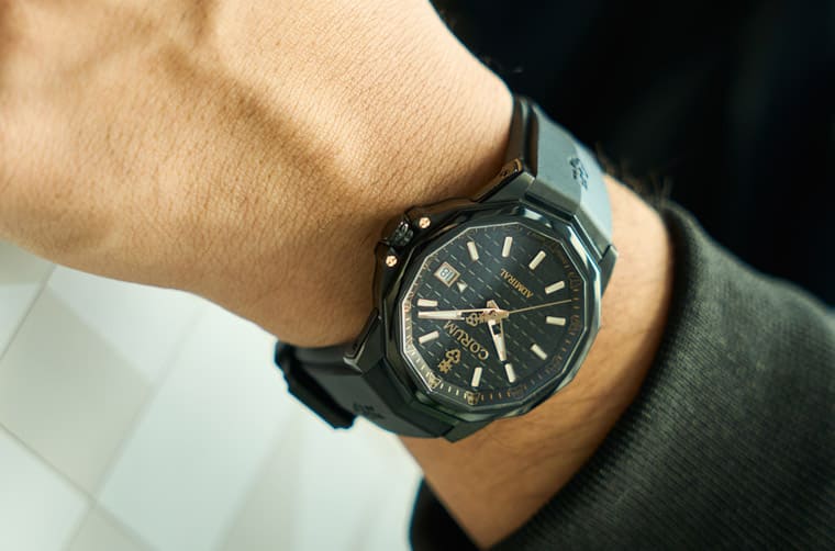 昆侖表海軍上將全黑造型大三針全面鎖定男女性客群-復(fù)刻表