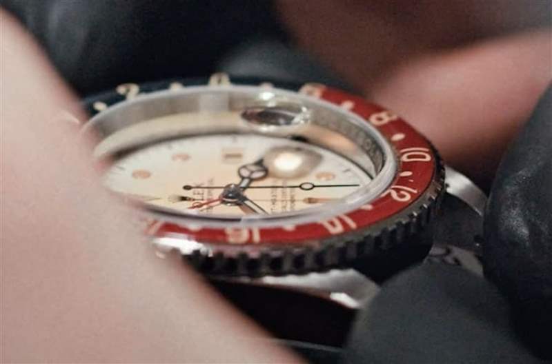 改裝錶品牌在改造手錶前，先將手錶重新修復(fù)，接著便開始進行一連串的仿舊設(shè)計改造。（IG@artisansdegeneve）