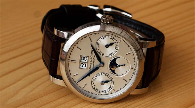 朗格和積家哪個好(朗格和積家哪個檔次高)-復(fù)刻表