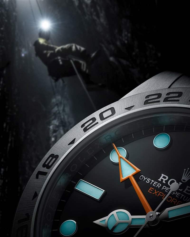 探二的兩地時間功能、百米防水性能等日常佩戴非常實用,同時系列中只有白面或黑面兩種版本,都是好搭又耐看的類型。 (Rolex官網) ROLEX Explorer II手表最新行情勞力士探二黑、白面溢價相差4%-復刻表