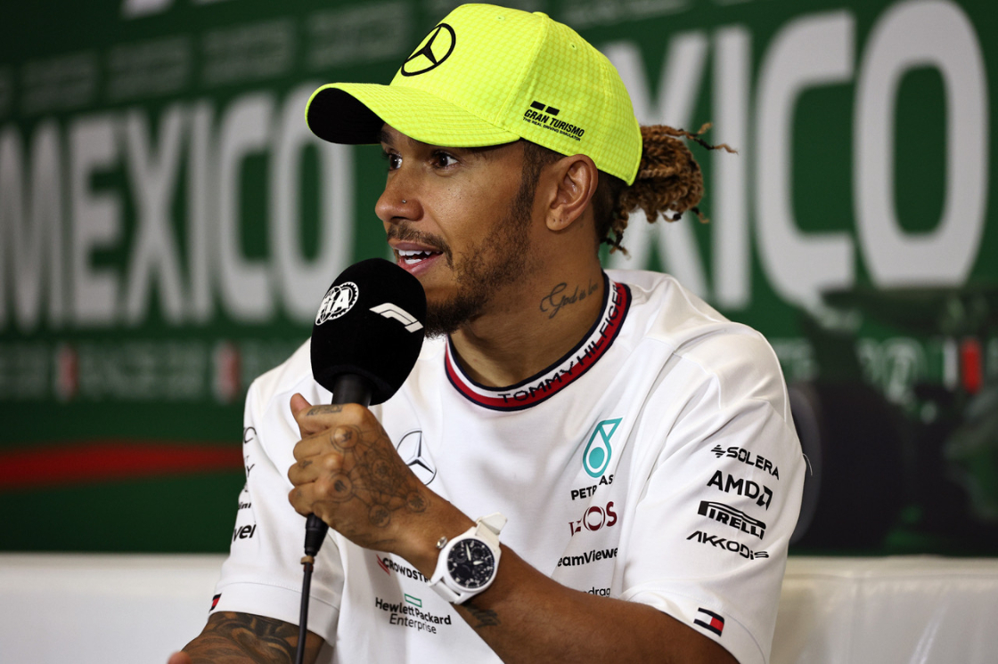 直擊!Lewis Hamilton佩戴IWC Top Gun「太浩湖」特別版亮相墨西哥大獎(jiǎng)賽-復(fù)刻表