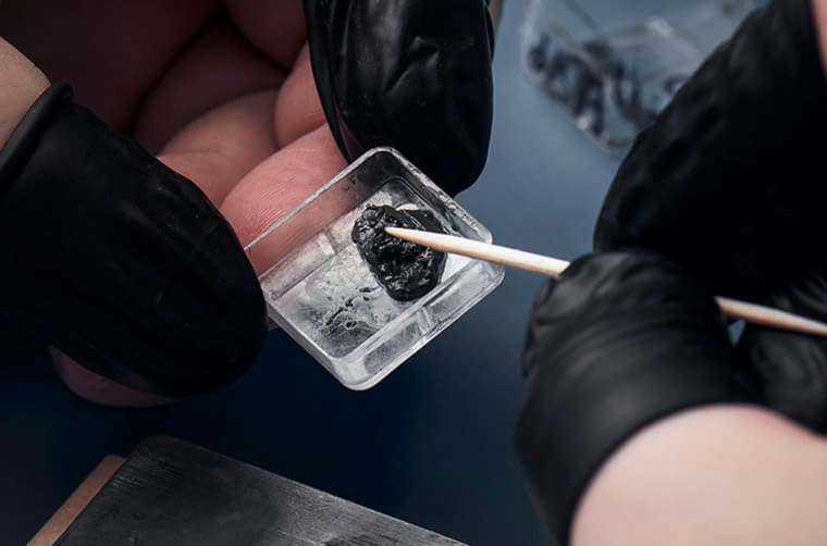 康斯登第一款鉑金隕石面陀飛輪替創立35周年紀念帶來最高潮-復刻表